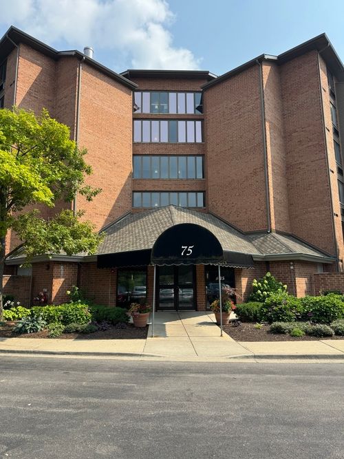 apt-302-75 Kristin Cir, Schaumburg, IL, 60195-3358 | Card Image