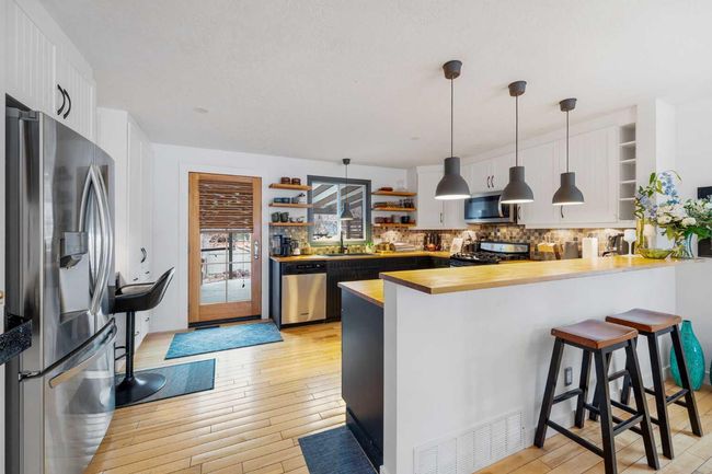 43 Coachwood Place Sw, House other with 4 bedrooms, 4 bathrooms and 4 parking in Calgary AB | Image 16