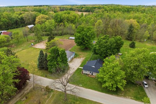 2498 Hemlock Rd, Quincy, MI, 49082-9631 | Card Image