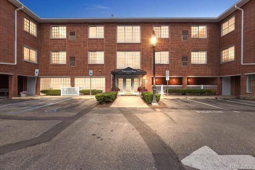 420-444 Chester St, Birmingham, MI, 48009-1474 | Card Image