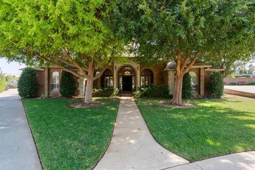 8000 Nw 129th Cir, Oklahoma City, OK, 73142-2215 | Card Image