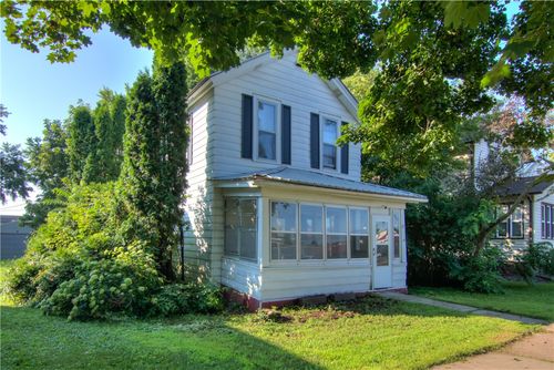 27 E Birch St, Chippewa Falls, WI, 54729-2520 | Card Image