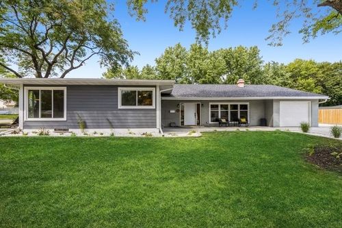 223 W Lane St, Winterset, IA, 50273-1146 | Card Image