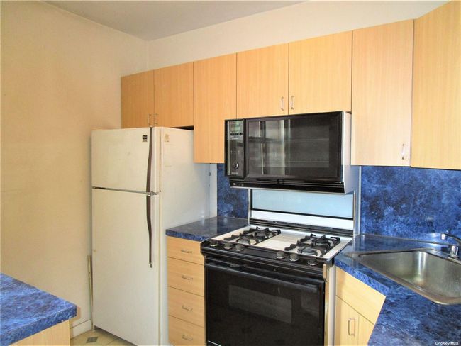 Kitchen | Image 9