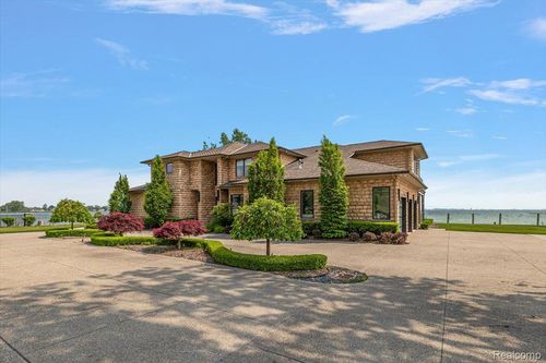 8349 Dixie Hwy, Ira, MI, 48023-2550 | Card Image