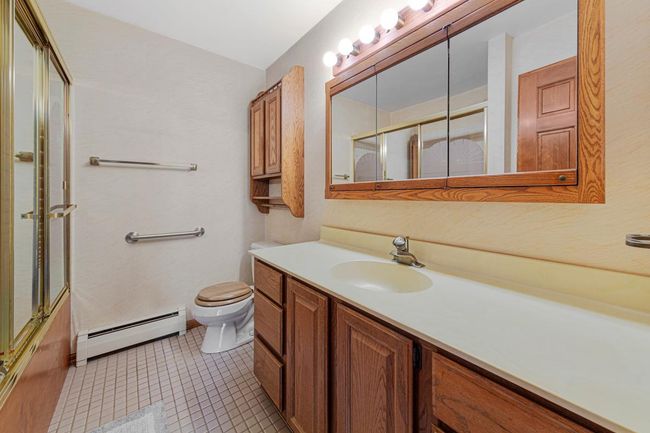 14 Bathroom.jpg | Image 14