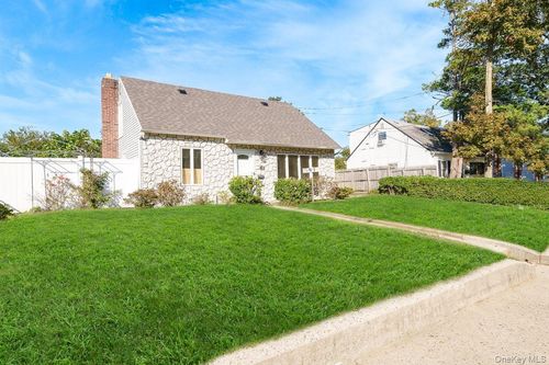 61 Parkway Boulevard, Babylon, NY, 11798 | Card Image