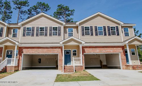 814 Ducks Lndg, Aberdeen, NC, 28315-1501 | Card Image