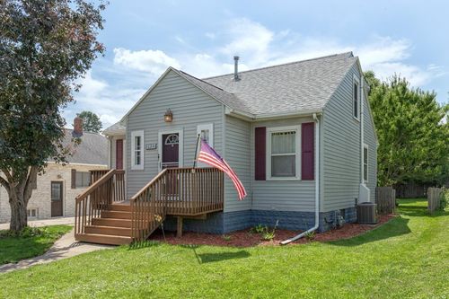 1917 Franklin St, Cedar Falls, IA, 50613-4017 | Card Image