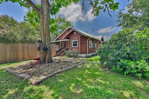 333 Walnut St, New Ulm, TX, 78950-2340 | Card Image