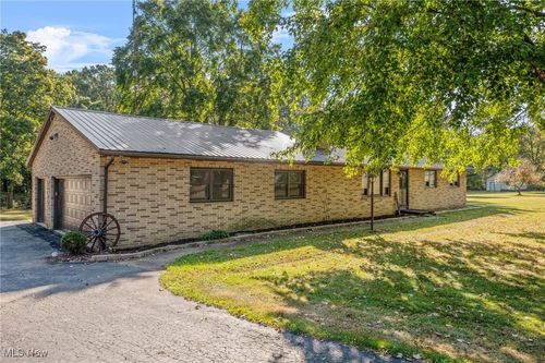 10575 Burbank Rd, Burbank, OH, 44214-9762 | Card Image