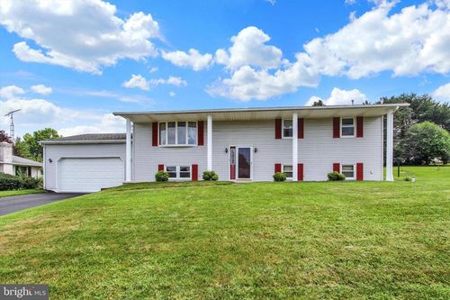 9 Starlite Dr, SPRING GROVE, PA, 17362-7974 | Card Image