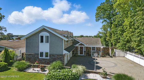 141 Cranmoor Dr, Toms River, NJ, 08753-6805 | Card Image