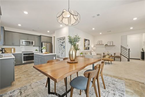 2009 Dewdrop, Upland, CA, 91786 | Card Image