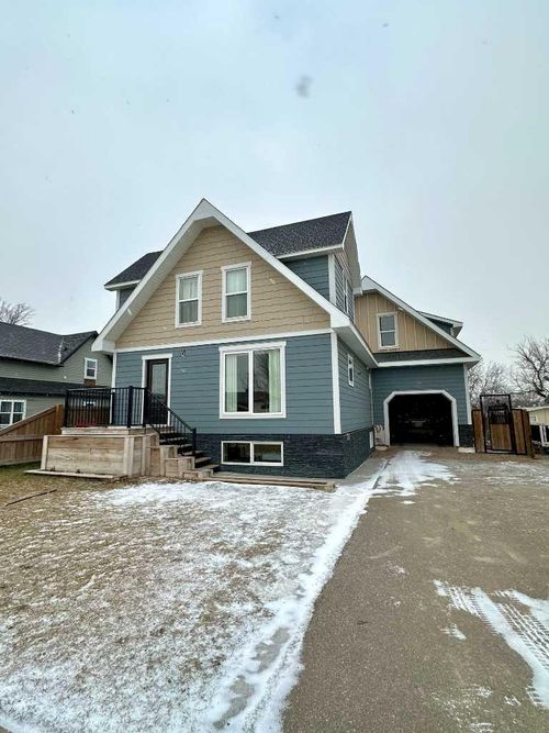 {{alt}} | Card Image