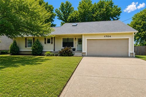 1704 Sw D Street, Bentonville, AR, 72712 | Card Image