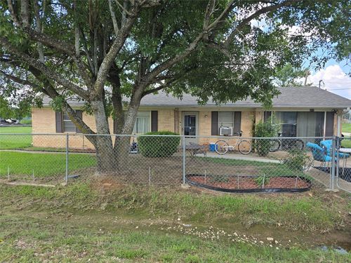 207 W Grant St, Franklin, TX, 77856-6375 | Card Image