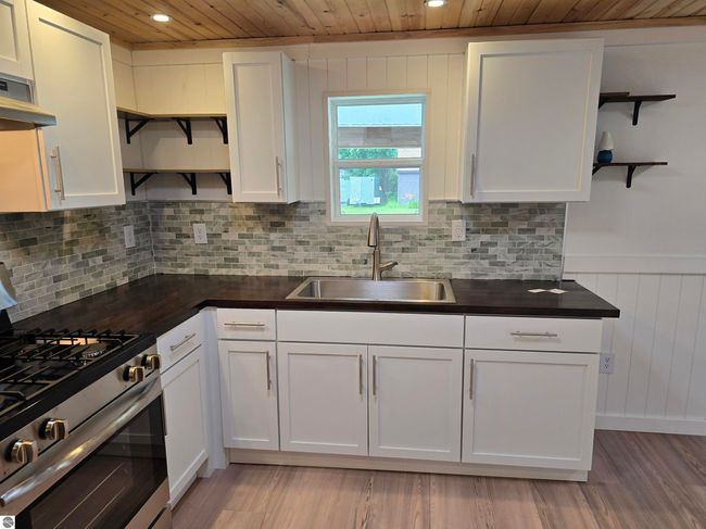 7864 Maple St, House other with 3 bedrooms, 1 bathrooms and null parking in Vanderbilt MI | Image 6