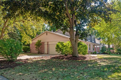 3874 Burkoff Dr, Troy, MI, 48084-1405 | Card Image