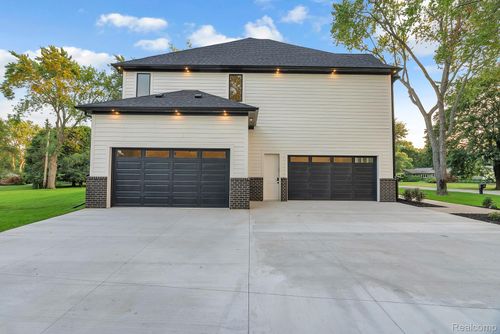 4731 Haddington Dr, Bloomfield Hills, MI, 48304-3638 | Card Image