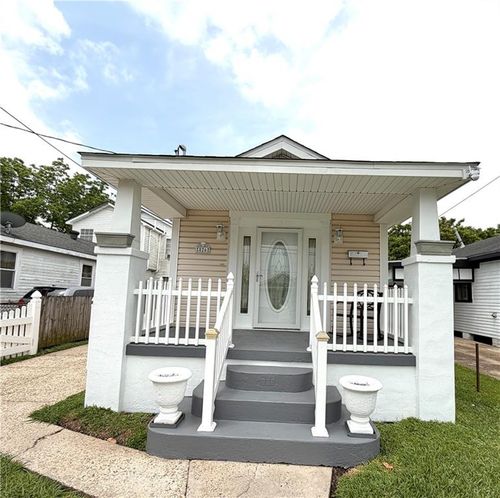 826 Avenue B, Marrero, LA, 70072-2002 | Card Image