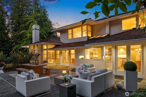 2609 Evergreen Point Rd, Medina, WA, 98039-1528 | Card Image