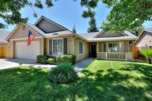 5659 W Menlo Ave, Fresno, CA, 93722-3060 | Card Image
