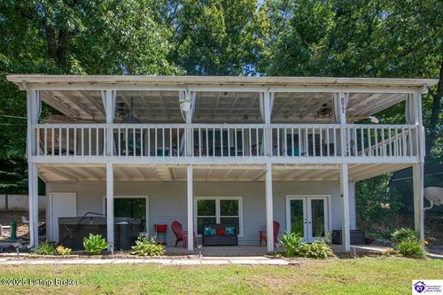 877 Woodhaven Ln, Leitchfield, KY, 42754-4608 | Card Image