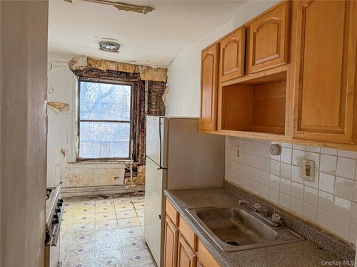 34 70th St, Jackson Heights, NY, 11372-1056 | Card Image