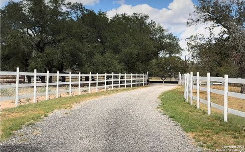 224 County Road 789, Natalia, TX, 78059-2000 | Card Image