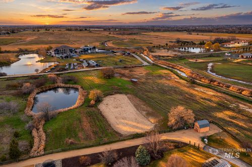7549 N Stonebriar Ln, Meridian, ID, 83646-3075 | Card Image