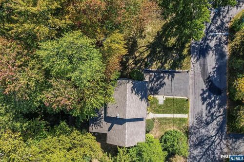 72 Glenwood Ave, Demarest, NJ, 07627-2728 | Card Image