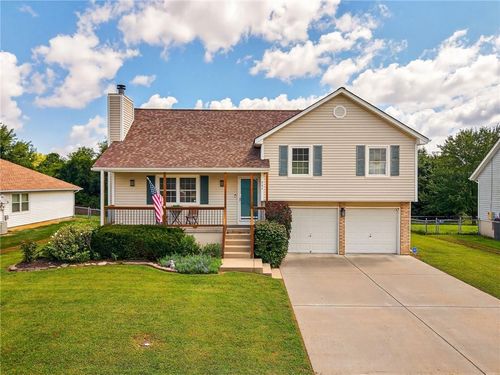207 Pebblebrook Ln, Grain Valley, MO, 64029-9106 | Card Image