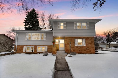 901 Cheri Ln, Mendota Heights, MN, 55120-1420 | Card Image