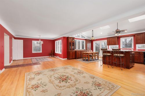 12935 Victoria Ave, Huntington Woods, MI, 48070-1718 | Card Image