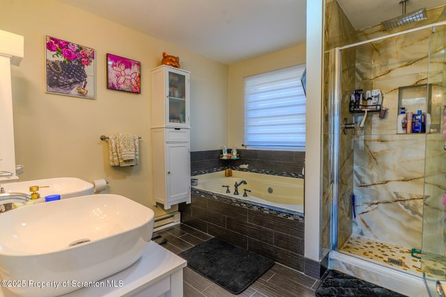 Bathroom (3) | Image 9