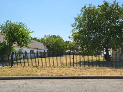 2919 N Houston St, Fort Worth, TX, 76106-5843 | Card Image