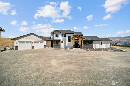 2002 North Rd, Wenatchee, WA, 98801-8307 | Card Image