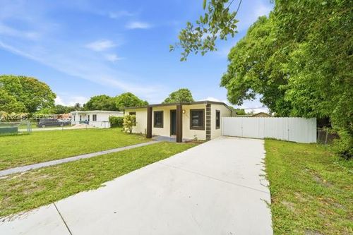 2520 Nw 160th St, Miami Gardens, FL, 33054-6959 | Card Image