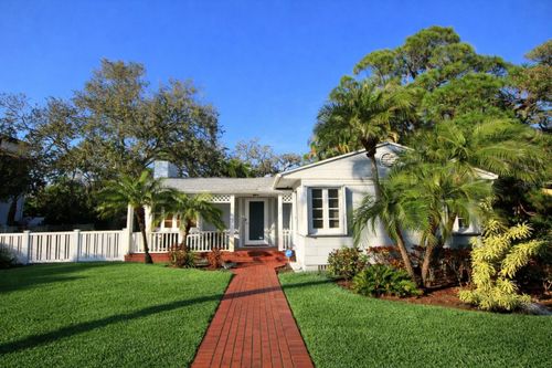 220 Lyndhurst St, Dunedin, FL, 34698-7578 | Card Image