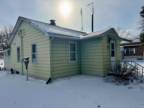 911 Maple Ave, Bird Island, MN, 55310-1147 | Card Image