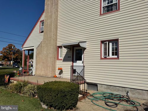 831 East Dr, BORDENTOWN, NJ, 08505-1905 | Card Image