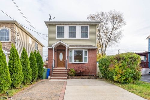 226 Pennsylvania Railroad Ave, Linden, NJ, 07036-3121 | Card Image