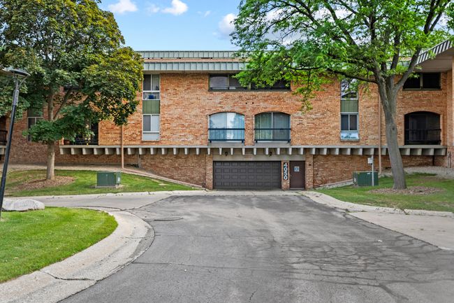 4050 W Rivers Edge Cir, Condo with 2 bedrooms, 1 bathrooms and null parking in Brown Deer WI | Image 45