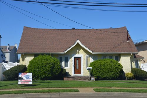 274 Bedell St, Freeport, NY, 11520-5145 | Card Image