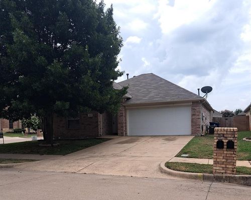 400 Angler Dr, Crowley, TX, 76036-6400 | Card Image