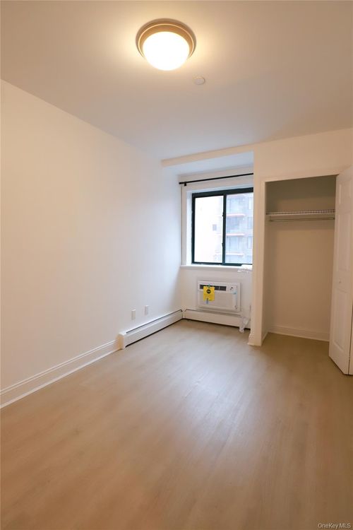 5i-41-05 College Point Boulevard, New York, NY, 11355 | Card Image