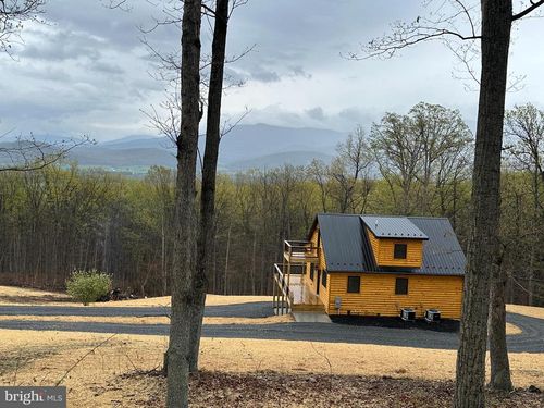152 Susan Ln, STANLEY, VA, 22851-4255 | Card Image