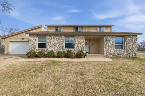 2301 Union Pl, Tulsa, OK, 74127-2508 | Card Image