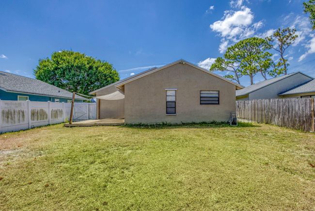 5855 Se Mitzi Ln, House other with 2 bedrooms, 2 bathrooms and null parking in Stuart FL | Image 34